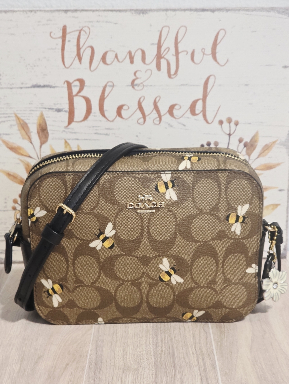 🐝Coach Mini Camera Bag Khaki Sig Crossbody Purse BEES C8671 Bumblebees 🐝🐝♥️ - Picture 4 of 16